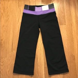 Lululemon Athletica black activewear capris